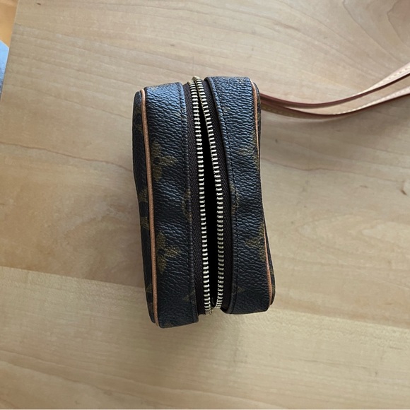 Auth Louis Vuitton Card/Coin Holder Wristlet - Picture 6 of 9